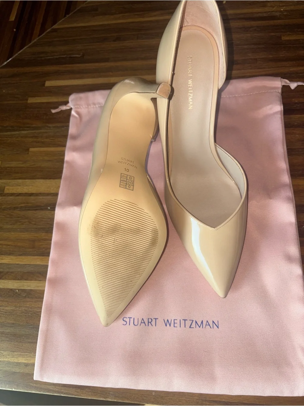 Stuart Weitzman | Beige Patent Leather Pointed-Toe Pumps